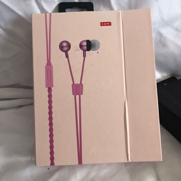 Pink earbud headphones with extra ear buds - Picture 3 of 3
